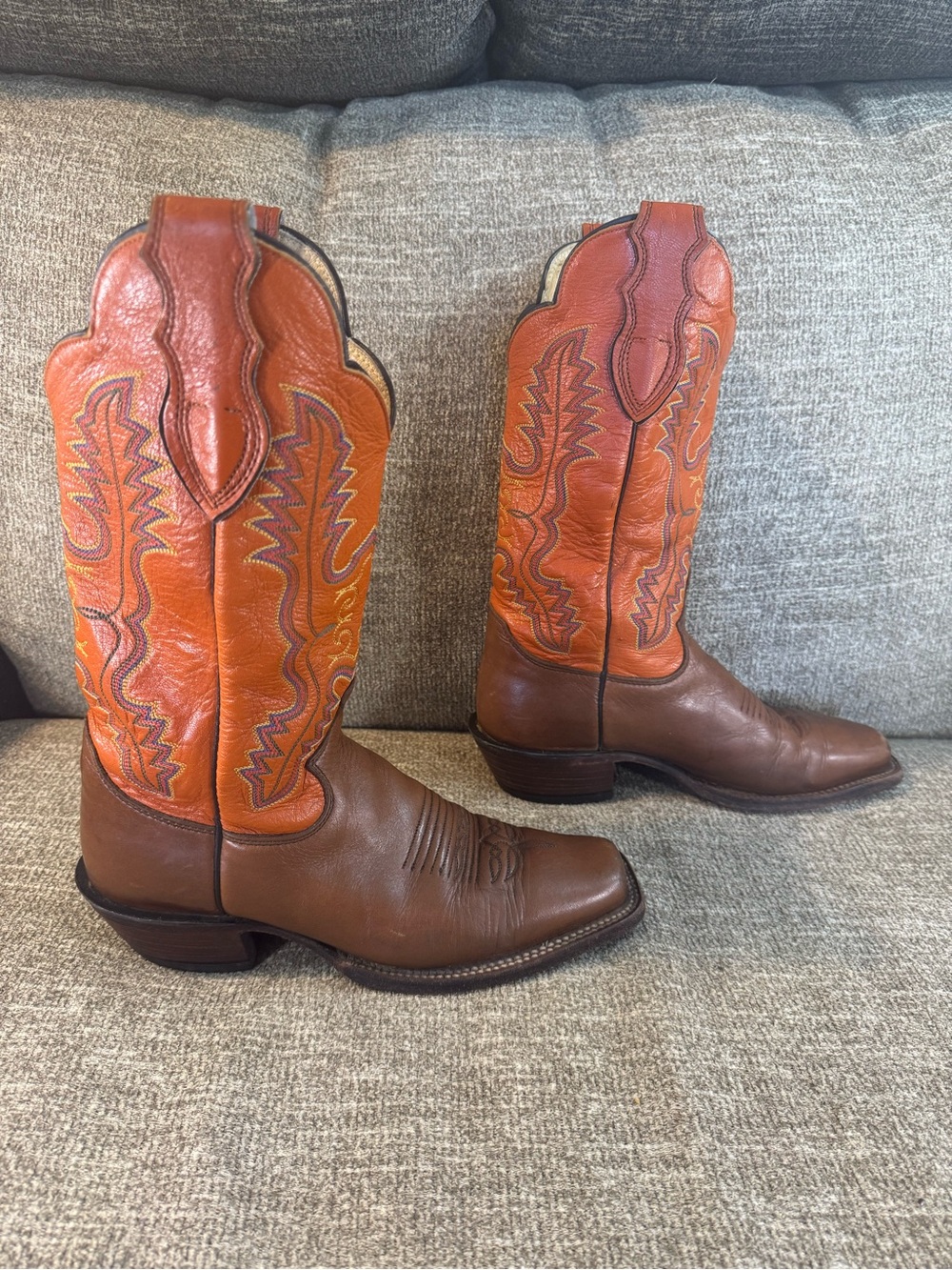 Justin Boots Women’s Style L2659 Brown Leather with Orange Shaft Size 7.5B